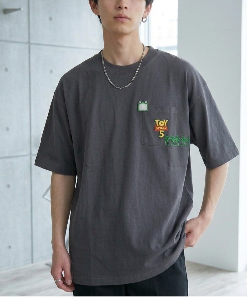 Disney(ディズニー)の「【DISNEY/ディズニー】TOYSTORY/トイ・ストーリー5 リトル・グリーン・メン 半袖ポケット付きTシャツ / 2026年Movie Tee(ユニセックス)(Tシャツ/カットソー・メンズ・スミクロ/アイボリー・LL/L/M)」の16枚目の写真