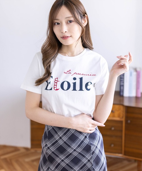CLEAR BASIC（クリアベーシック）の「【6色展開】プリントパールロゴTシャツ［骨格ストレート／きれいめ／大人カジュアル／シンプル］（Tシャツ/カットソー・レディース・グレー/サックスブルー/ネイビー/ホワイト系その他/ブラック/ホワイト系その他2・F）」の2枚目の写真