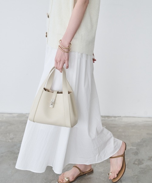 Anclear oui（アンクリアウィ）の「ギャザーフレアスカート（スカート・レディース・White/Black・F）」の6枚目の写真
