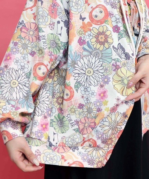 ScoLar(スカラー)の「ScoLar(スカラー) トマトにゃんこ×花柄 接触冷感パーカー(パーカー・レディース・ブラック/オフホワイト・MEDIUM)」の7枚目の写真