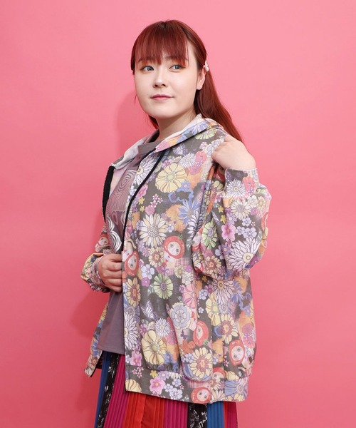 ScoLar(スカラー)の「ScoLar(スカラー) トマトにゃんこ×花柄 接触冷感パーカー(パーカー・レディース・ブラック/オフホワイト・MEDIUM)」の18枚目の写真