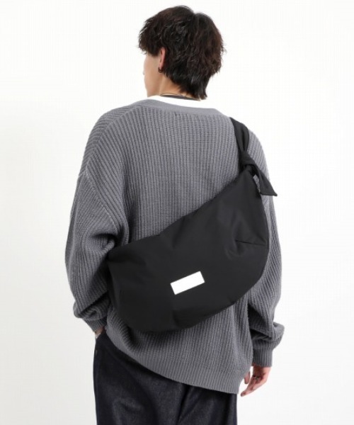 Manhattan Portage（マンハッタンポーテージ）の「Montrose Shoulder Bag Padded Polyester Poplin（ショルダーバッグ・レディース・ブラック・MEDIUM）」の3枚目の写真