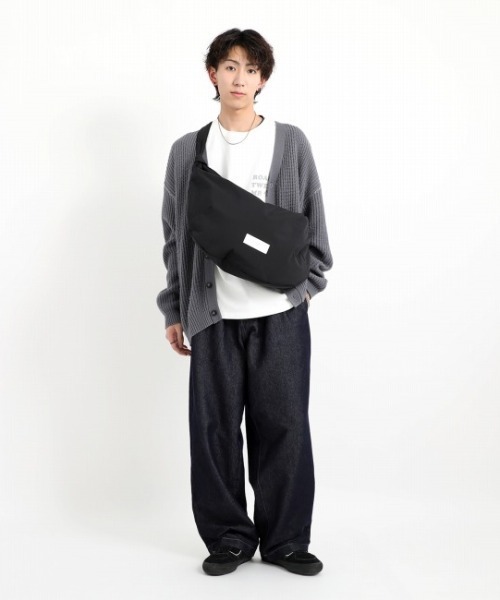 Manhattan Portage（マンハッタンポーテージ）の「Montrose Shoulder Bag Padded Polyester Poplin（ショルダーバッグ・レディース・ブラック・MEDIUM）」の4枚目の写真