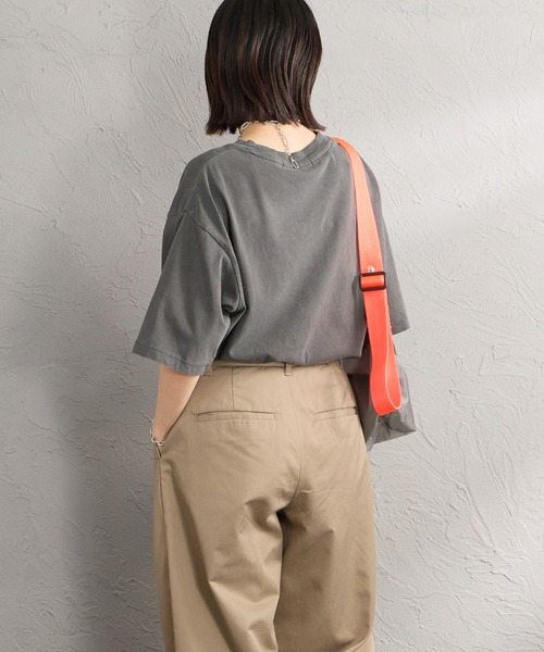 Guess（ゲス）の「【WEB限定】[GUESS/ゲス] UNI ショートスリーブプリントＴシャツ（Tシャツ/カットソー・レディース・チャコール・M/L）」の19枚目の写真