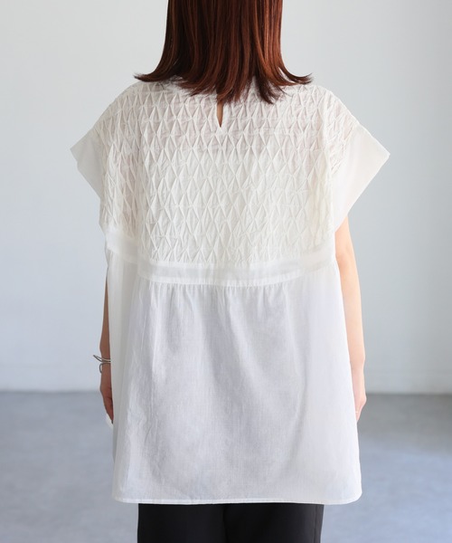 Riberry（リベリー）の「インド綿スモッキング刺繍フレアブラウス（シャツ/ブラウス・レディース・オフホワイト/ブラック・MEDIUM）」の11枚目の写真