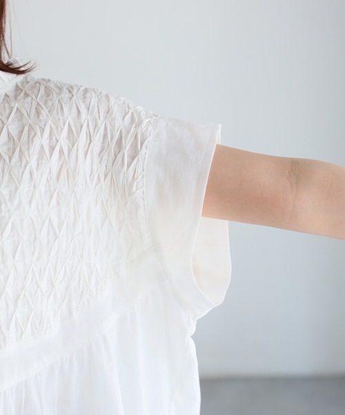 Riberry（リベリー）の「インド綿スモッキング刺繍フレアブラウス（シャツ/ブラウス・レディース・オフホワイト/ブラック・MEDIUM）」の5枚目の写真