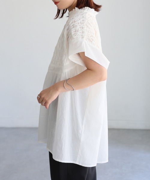 Riberry（リベリー）の「インド綿スモッキング刺繍フレアブラウス（シャツ/ブラウス・レディース・オフホワイト/ブラック・MEDIUM）」の13枚目の写真