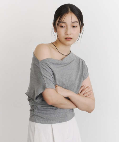 DFFUR.（ディフル）の「オフショルストレッチショートトップス【3WAY】（Tシャツ/カットソー・レディース・ブラック/オフホワイト/グレー・FREE）」の3枚目の写真
