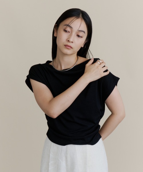 DFFUR.（ディフル）の「オフショルストレッチショートトップス【3WAY】（Tシャツ/カットソー・レディース・ブラック/オフホワイト/グレー・FREE）」の6枚目の写真