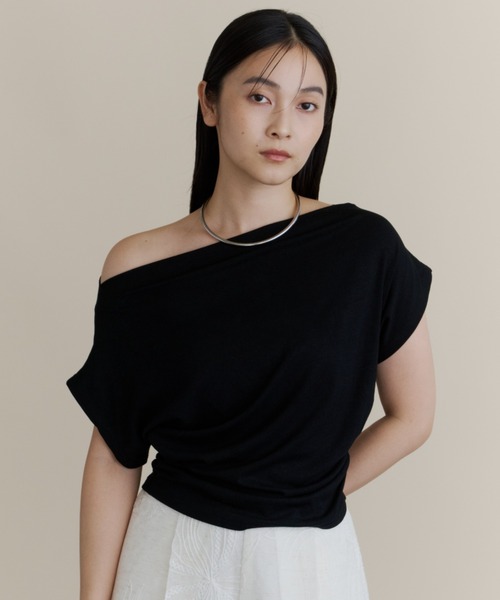 DFFUR.（ディフル）の「オフショルストレッチショートトップス【3WAY】（Tシャツ/カットソー・レディース・ブラック/オフホワイト/グレー・FREE）」の8枚目の写真