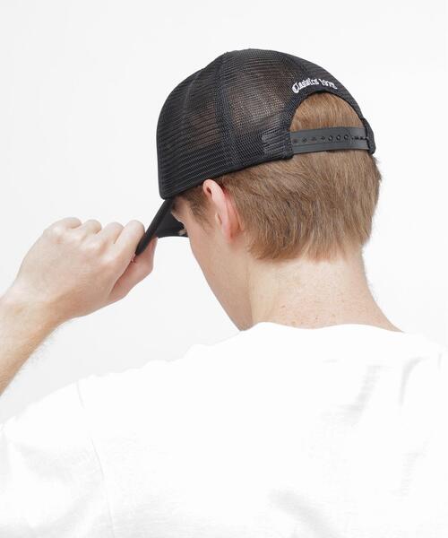 AVIREX(アヴィレックス)の「VARSITY OLD ENGLISH ARCH LOGO MESH CAP / バーシティ アーチロゴ メッシュキャップ / AVIREX / アヴィレックス(キャップ・メンズ・ブラック/ホワイト・F)」の3枚目の写真