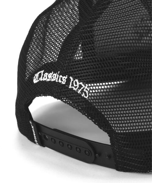 AVIREX(アヴィレックス)の「VARSITY OLD ENGLISH ARCH LOGO MESH CAP / バーシティ アーチロゴ メッシュキャップ / AVIREX / アヴィレックス(キャップ・メンズ・ブラック/ホワイト・F)」の10枚目の写真