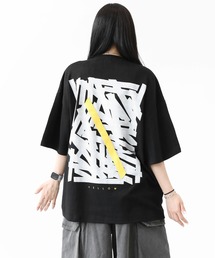 minsobi（ミンソビ）の「イエローライン アブストラクトアート スーパービッグTシャツ（ユニセックス）（Tシャツ/カットソー）」