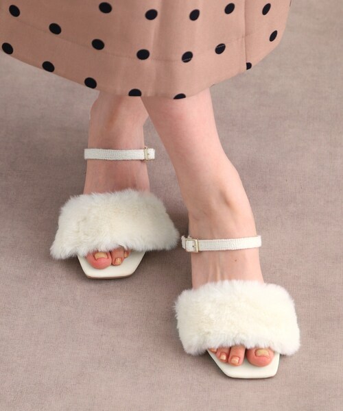 ESPERANZA(エスペランサ)の「【Fur Collection】フェイクファー付き2WAYミュールサンダル(サンダル・レディース・ブラック系8/アイボリー系8/ピンク系9・LL/M/S/L)」の4枚目の写真