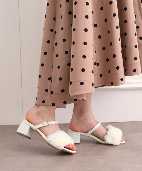 ESPERANZA(エスペランサ)の「【Fur Collection】フェイクファー付き2WAYミュールサンダル(サンダル・レディース・ブラック系8/アイボリー系8/ピンク系9・LL/M/S/L)」の5枚目の写真