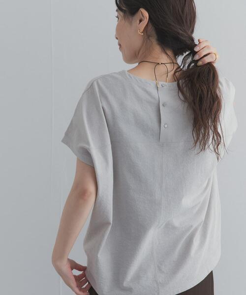 URBAN RESEARCH DOORS(アーバンリサーチドアーズ)の「リネンタッチBACKボタンプルオーバー | バックボタン/夏/大人カジュアル/バックデザイン/シンプル/ベーシック(Tシャツ/カットソー・レディース・オフホワイト/ミント/チャコールグレー/ライトグレー・FREE)」の1枚目の写真