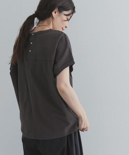 URBAN RESEARCH DOORS(アーバンリサーチドアーズ)の「リネンタッチBACKボタンプルオーバー | バックボタン/夏/大人カジュアル/バックデザイン/シンプル/ベーシック(Tシャツ/カットソー・レディース・オフホワイト/ミント/チャコールグレー/ライトグレー・FREE)」の11枚目の写真