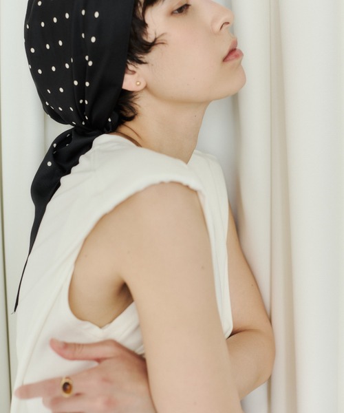 VION(ヴィオン)の「タックショルダーレースノースリーブティー / Tuck Shoulder Lace Sleeveless TEE(Tシャツ/カットソー・レディース・ブラック/ホワイト・FREE)」の5枚目の写真