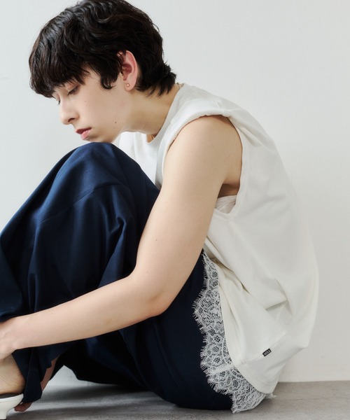 VION(ヴィオン)の「タックショルダーレースノースリーブティー / Tuck Shoulder Lace Sleeveless TEE(Tシャツ/カットソー・レディース・ブラック/ホワイト・FREE)」の7枚目の写真