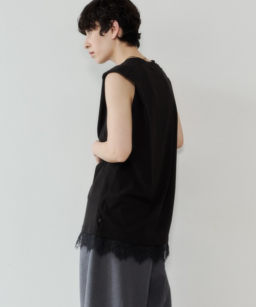 VION(ヴィオン)の「タックショルダーレースノースリーブティー / Tuck Shoulder Lace Sleeveless TEE(Tシャツ/カットソー・レディース・ブラック/ホワイト・FREE)」の3枚目の写真