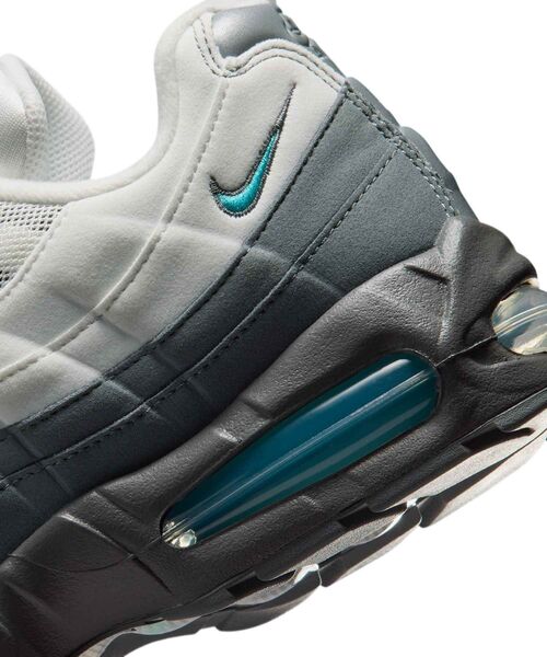 NIKE(ナイキ)の「ナイキ エア マックス 95 ビッグバブル "OG" メンズシューズ / Nike Air Max 95 Big Bubble "OG" Men's Shoes HM4740-103 Summit White(スニーカー・メンズ・アイボリー・25.5/24.5/27.5/27/26.5/26/30/29/28.5/28/24/25)」の9枚目の写真