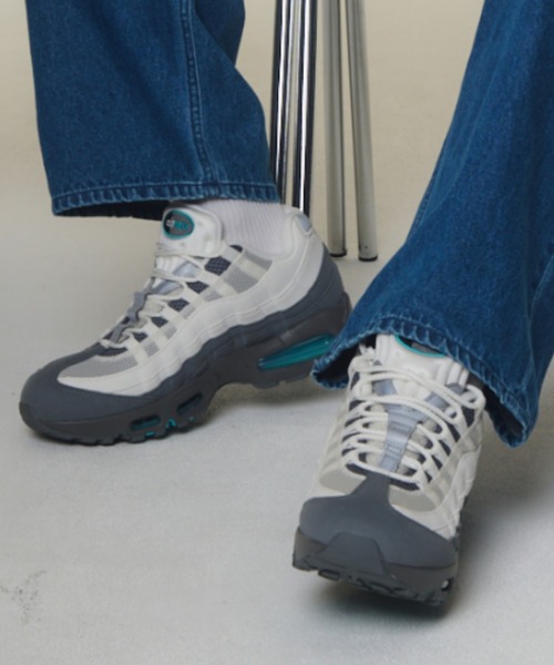 NIKE(ナイキ)の「ナイキ エア マックス 95 ビッグバブル "OG" メンズシューズ / Nike Air Max 95 Big Bubble "OG" Men's Shoes HM4740-103 Summit White(スニーカー・メンズ・アイボリー・25.5/24.5/27.5/27/26.5/26/30/29/28.5/28/24/25)」の7枚目の写真