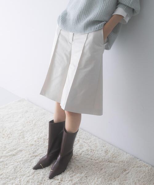 URBAN RESEARCH ROSSO WOMEN（アーバンリサーチ　ロッソ）の「ハードサテンハーフパンツ（その他パンツ・レディース・アイボリー/ブラック・38/36）」の2枚目の写真