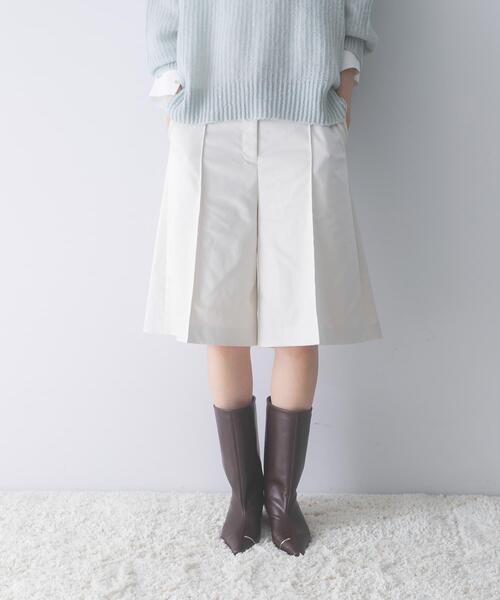 URBAN RESEARCH ROSSO WOMEN（アーバンリサーチ　ロッソ）の「ハードサテンハーフパンツ（その他パンツ・レディース・アイボリー/ブラック・38/36）」の3枚目の写真