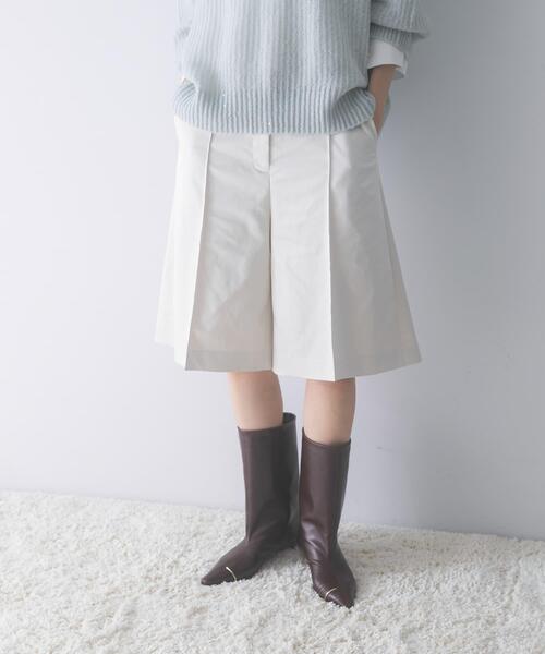 URBAN RESEARCH ROSSO WOMEN（アーバンリサーチ　ロッソ）の「ハードサテンハーフパンツ（その他パンツ・レディース・アイボリー/ブラック・38/36）」の4枚目の写真