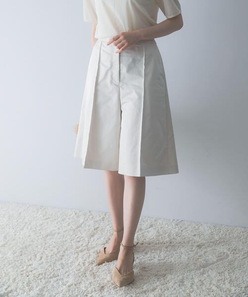 URBAN RESEARCH ROSSO WOMEN（アーバンリサーチ　ロッソ）の「ハードサテンハーフパンツ（その他パンツ・レディース・アイボリー/ブラック・38/36）」の6枚目の写真