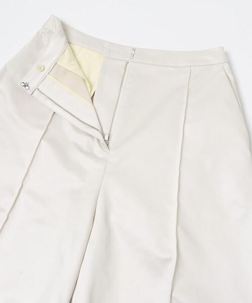 URBAN RESEARCH ROSSO WOMEN（アーバンリサーチ　ロッソ）の「ハードサテンハーフパンツ（その他パンツ・レディース・アイボリー/ブラック・38/36）」の9枚目の写真