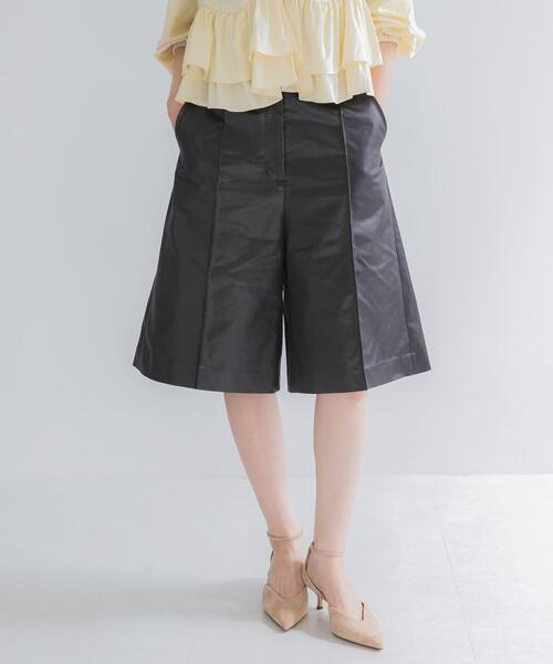 URBAN RESEARCH ROSSO WOMEN（アーバンリサーチ　ロッソ）の「ハードサテンハーフパンツ（その他パンツ・レディース・アイボリー/ブラック・38/36）」の17枚目の写真