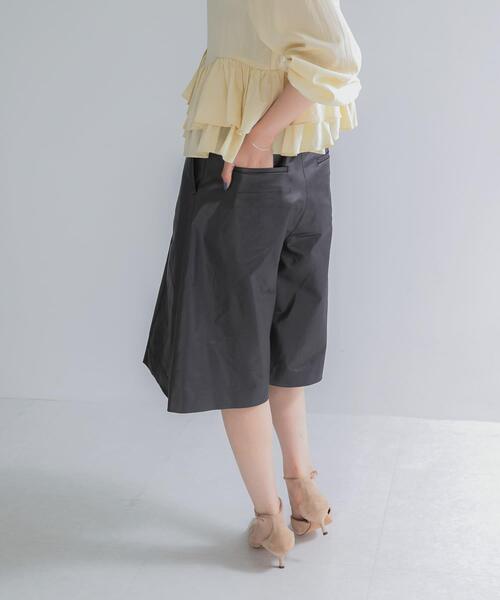 URBAN RESEARCH ROSSO WOMEN（アーバンリサーチ　ロッソ）の「ハードサテンハーフパンツ（その他パンツ・レディース・アイボリー/ブラック・38/36）」の19枚目の写真