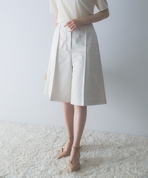 URBAN RESEARCH ROSSO WOMEN(アーバンリサーチ ロッソ)の「ハードサテンハーフパンツ(その他パンツ・レディース・アイボリー・38/36)」の12枚目の写真