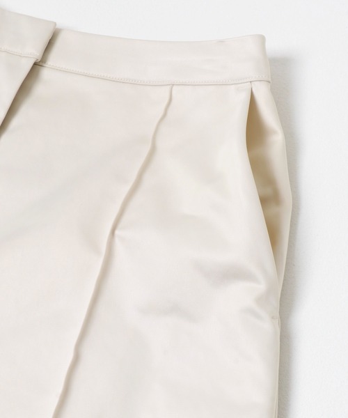 URBAN RESEARCH ROSSO WOMEN(アーバンリサーチ ロッソ)の「ハードサテンハーフパンツ(その他パンツ・レディース・アイボリー・38/36)」の5枚目の写真