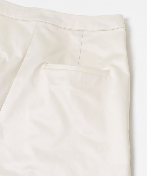 URBAN RESEARCH ROSSO WOMEN(アーバンリサーチ ロッソ)の「ハードサテンハーフパンツ(その他パンツ・レディース・アイボリー・38/36)」の7枚目の写真