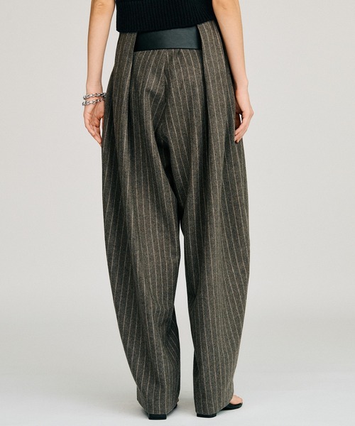 PRANK PROJECT(プランクプロジェクト)の「【2026Autumn Pre-Order】ハイウエストベルストライプパンツ / High-Waist Bell Stripe Pants(スラックス・レディース・グレー・38/36/34)」の10枚目の写真