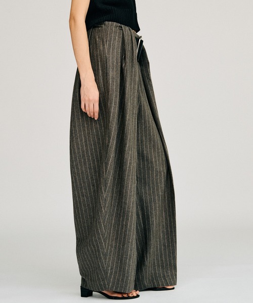 PRANK PROJECT(プランクプロジェクト)の「【2026Autumn Pre-Order】ハイウエストベルストライプパンツ / High-Waist Bell Stripe Pants(スラックス・レディース・グレー・38/36/34)」の11枚目の写真