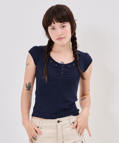 TINA:JOJUN(ティーナジョジュン)の「バックオープン ヘンリーネック カットソー TINA:JOJUN(Tシャツ/カットソー・レディース・ラベンダー/ネイビー/ミント/ホワイト・M)」の1枚目の写真