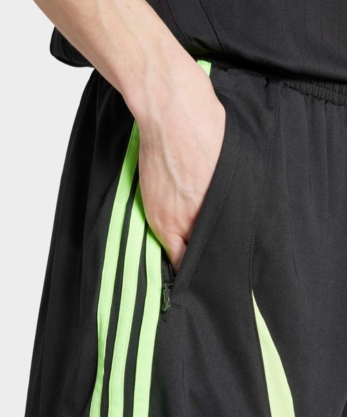 adidas(アディダス)の「チームガイスト アディカラー ショーツ / ハーフパンツ / アディダスオリジナルス adidas Originals(その他パンツ・メンズ・ブラック・SMALL/MEDIUM/LARGE/X-LARGE/XX-LARGE/X-SMALL)」の5枚目の写真