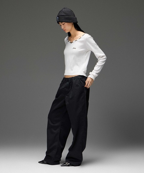 X-girl（エックスガール）の「STRING COLLAR L/S COMPACT TOP（Tシャツ/カットソー・レディース・ホワイト/ブラック・ONE SIZE）」の6枚目の写真