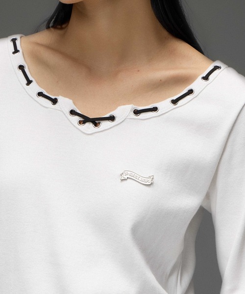 X-girl（エックスガール）の「STRING COLLAR L/S COMPACT TOP（Tシャツ/カットソー・レディース・ホワイト/ブラック・ONE SIZE）」の8枚目の写真
