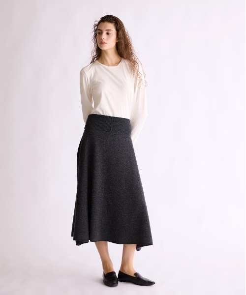 WALANCE(ワランス)の「MERINO WOOL FLARE SKIRT(スカート・レディース・チャコールグレー/セージグリーン/モカ・FREE)」の8枚目の写真