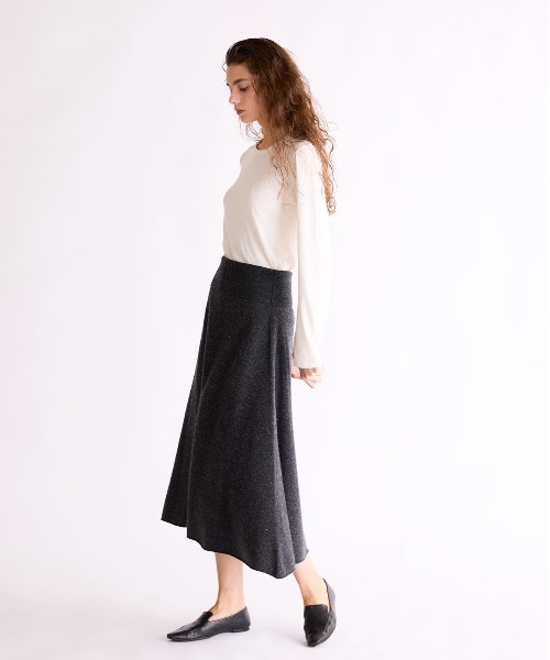 WALANCE(ワランス)の「MERINO WOOL FLARE SKIRT(スカート・レディース・チャコールグレー/セージグリーン/モカ・FREE)」の7枚目の写真