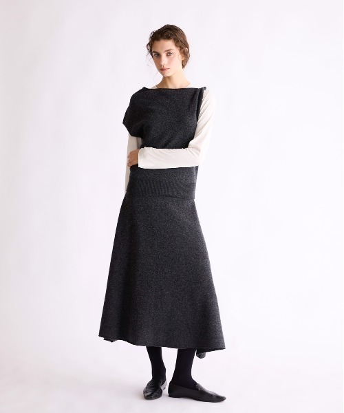 WALANCE(ワランス)の「MERINO WOOL FLARE SKIRT(スカート・レディース・チャコールグレー/セージグリーン/モカ・FREE)」の9枚目の写真