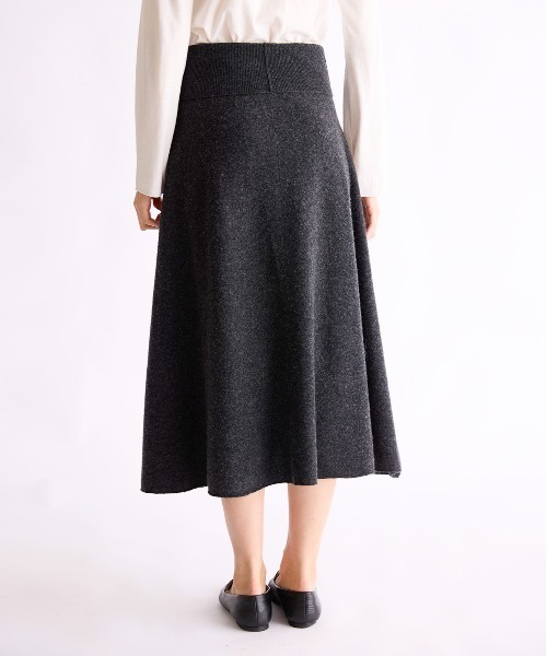 WALANCE(ワランス)の「MERINO WOOL FLARE SKIRT(スカート・レディース・チャコールグレー/セージグリーン/モカ・FREE)」の11枚目の写真