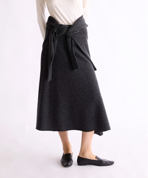 WALANCE(ワランス)の「MERINO WOOL FLARE SKIRT(スカート・レディース・チャコールグレー/セージグリーン/モカ・FREE)」の10枚目の写真