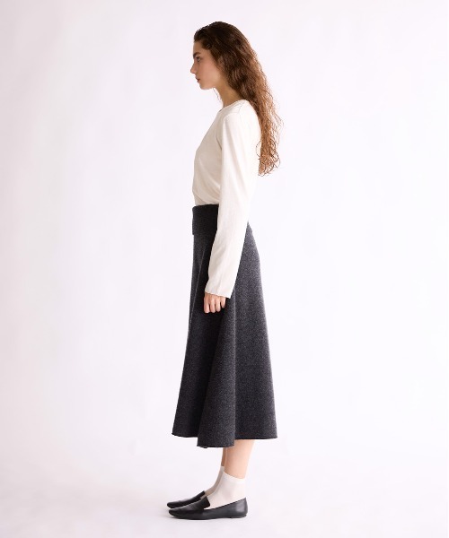 WALANCE(ワランス)の「MERINO WOOL FLARE SKIRT(スカート・レディース・チャコールグレー/セージグリーン/モカ・FREE)」の17枚目の写真
