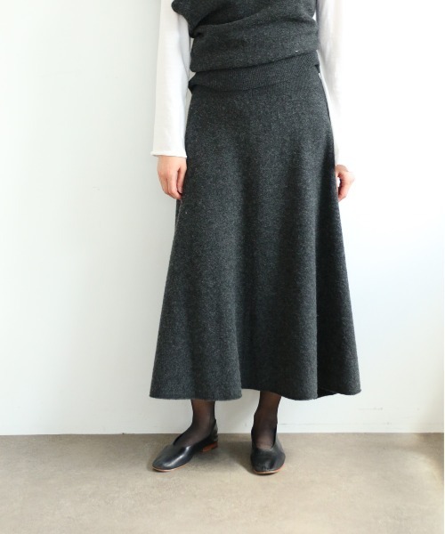 WALANCE(ワランス)の「MERINO WOOL FLARE SKIRT(スカート・レディース・チャコールグレー/セージグリーン/モカ・FREE)」の20枚目の写真