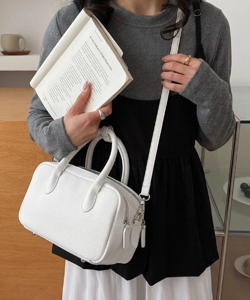 yuue' ( wear )(ユーイ)の「大容量2WAYスクエアミニボストンバッグ/ペットボトル収納可(ショルダーバッグ・レディース・ホワイト/ブラック・FREE)」の12枚目の写真